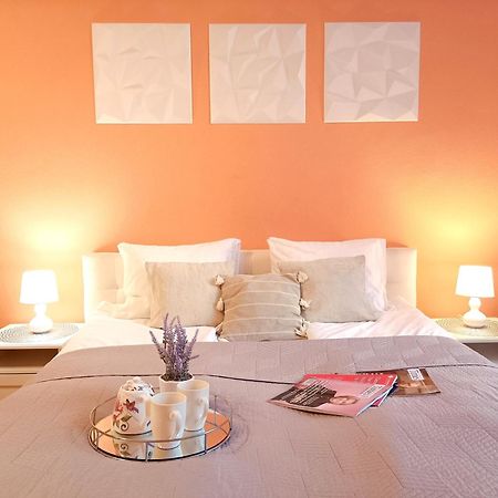 Spacious Old Town Family Peachy 2 Bedrooms Apartment, Nearby The Riga Presidential Castle Exterior foto