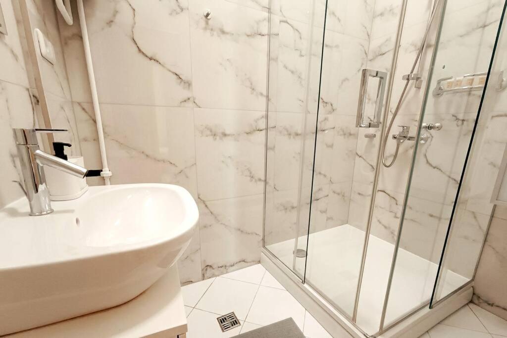 Spacious Old Town Family Peachy 2 Bedrooms Apartment, Nearby The Riga Presidential Castle Exterior foto