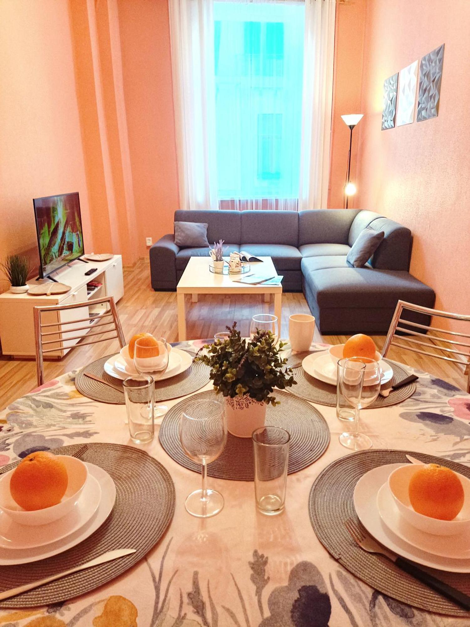 Spacious Old Town Family Peachy 2 Bedrooms Apartment, Nearby The Riga Presidential Castle Exterior foto